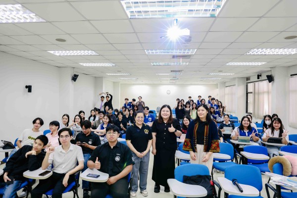รัฐศาสตร์ฯ มช. จัดกิจกรรมอบรมปรับพื้นฐานการเขียนงานวิชาการและการอ้างอิงให้แก่นักศึกษาชั้นปีที่ 2 สาขาวิชาการเมืองและการปกครอง คณะรัฐศาสตร์และรัฐประศาสนศาสตร์