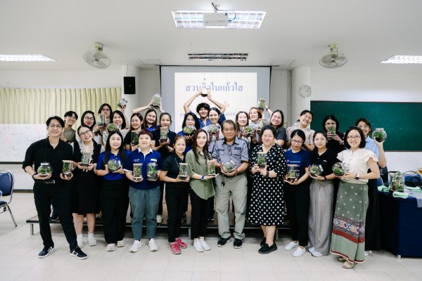 รัฐศาสตร์ฯ มช. จัด “Pol Sci Mind Workshop” ชวนบุคลากรจัดสวนขวด เติมพื้นที่สีเขียวและความสุขทางใจ