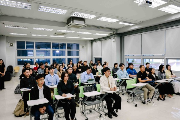 รัฐศาสตร์ฯ มช. จัดปฐมนิเทศและอบรมความรู้พื้นฐานนักศึกษาระดับบัณฑิตศึกษา ประจำปี 2569