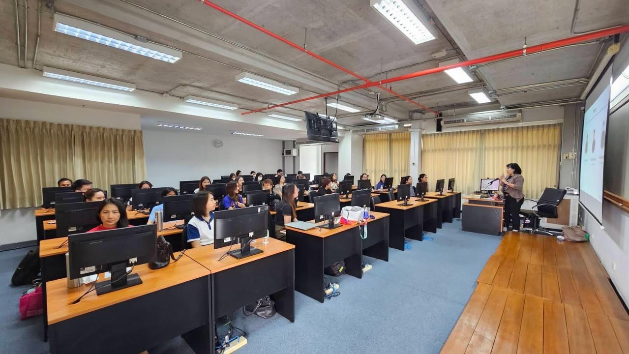 รัฐศาสตร์ฯ มช. จัดอบรม Data Analytics for Efficiency Improvement (การวิเคราะห์ข้อมูลเพื่อเพิ่มประสิทธิภาพการทำงาน) พัฒนาทักษะบุคลากรด้านดิจิทัล คณะรัฐศาสตร์และรัฐประศาสนศาสตร์ มหาวิทยาลัยเชียงใหม่