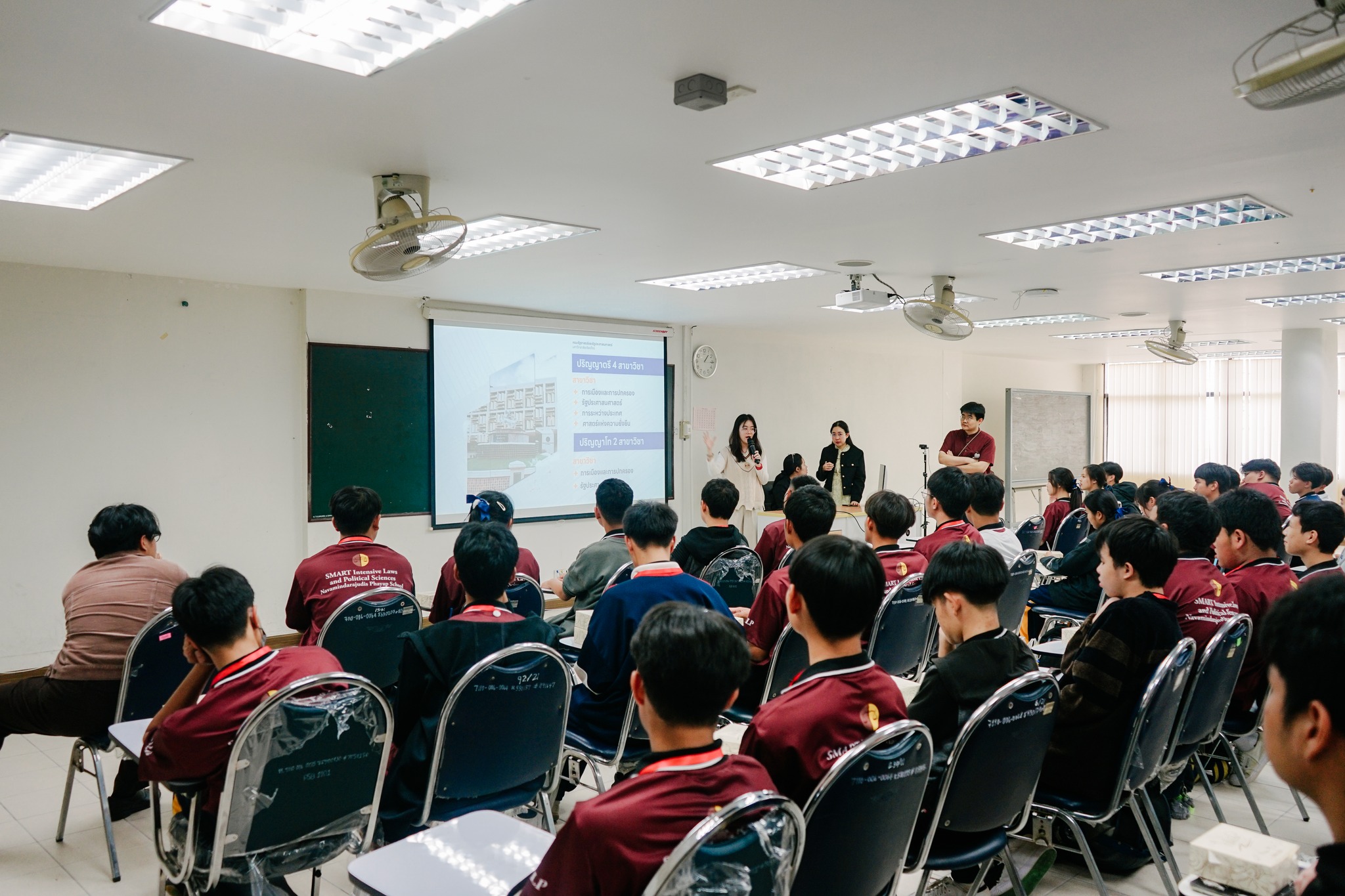 รัฐศาสตร์ มช. ร่วมต้อนรับนักเรียนจากโรงเรียนนวมินทราชูทิศ พายัพ เข้าศึกษาหลักสูตรการเรียนการสอน