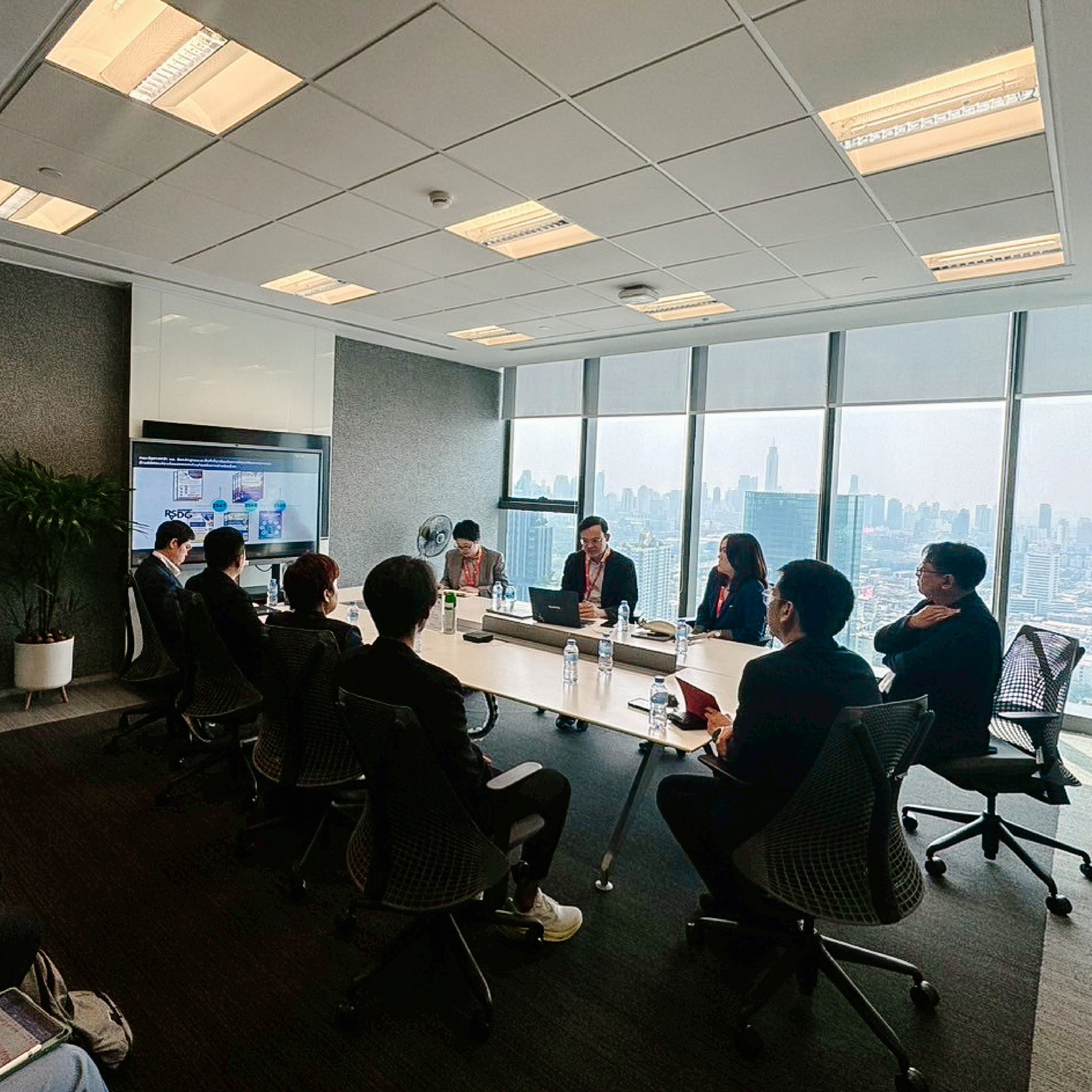 รัฐศาสตร์ฯ มช. สร้างเครือข่ายบุคลากรสายสนับสนุนวิชาการ กลุ่มงานยุทธศาสตร์และแผน เพื่อยกระดับกระบวนการทำงานและพัฒนาองค์กรสู่ความเป็นเลิศ