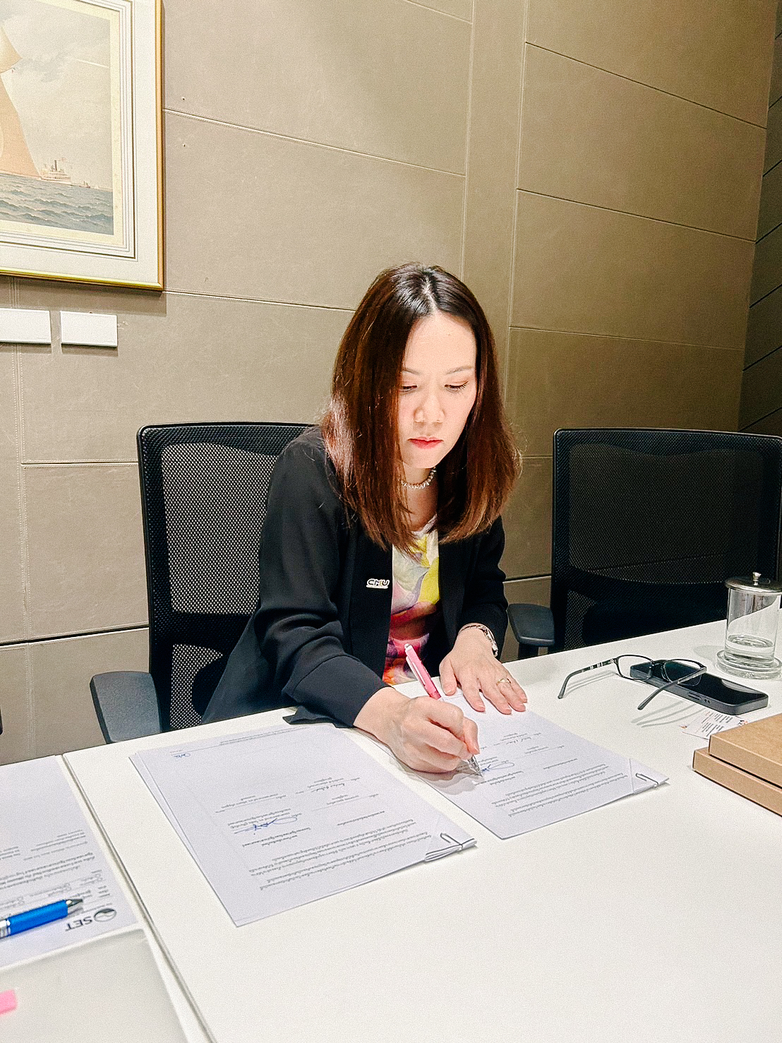 รัฐศาสตร์ฯ มช ร่วมลงนามข้อตกลงความร่วมมือทางวิชาการกับตลาดหลักทรัพย์แห่งประเทศไทย เพื่อพัฒนาตลาดทุนและเศรษฐกิจอย่างยั่งยืน